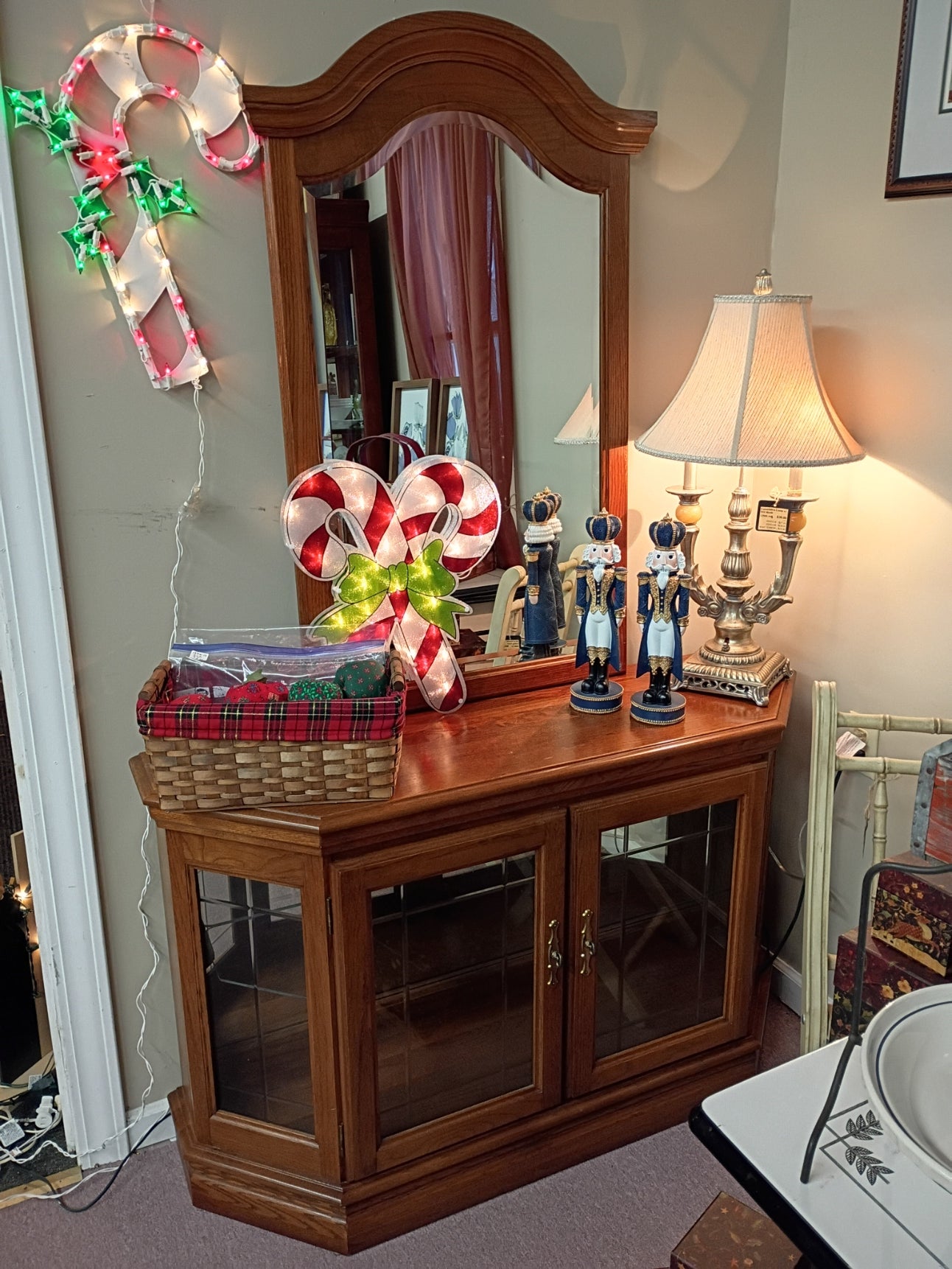 Lighted Curio Table w/ Mirror