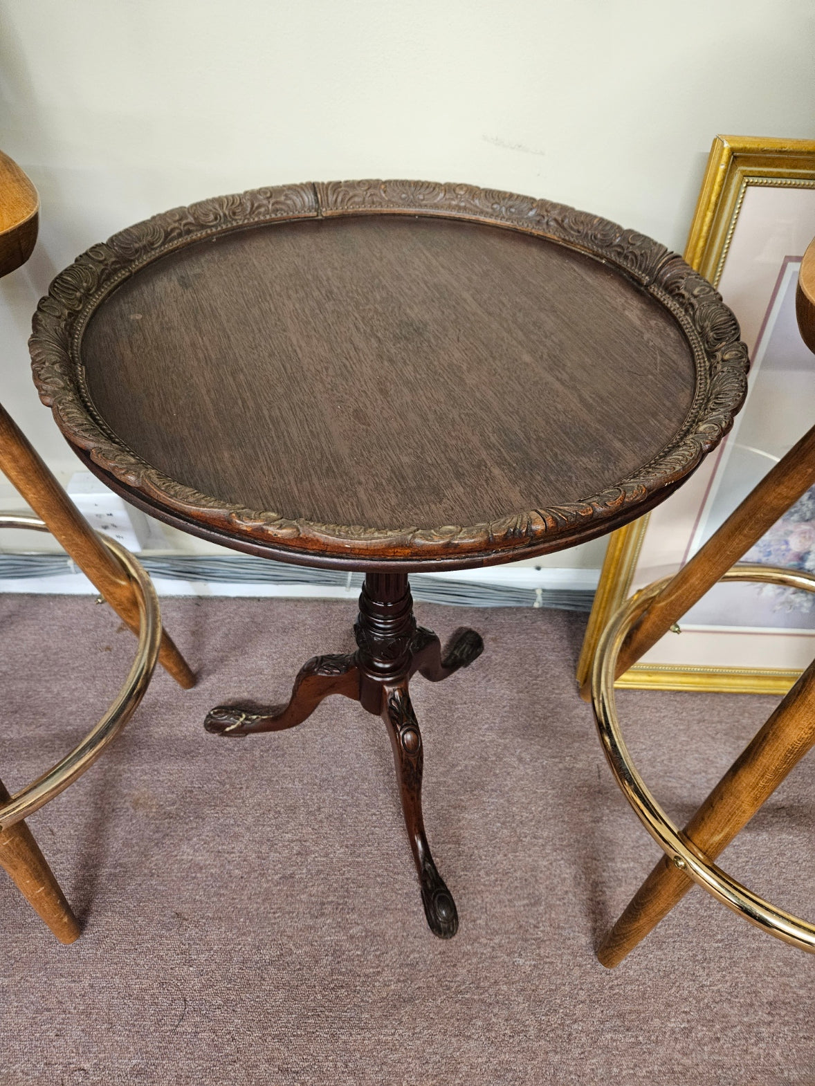 Pie Crust Table