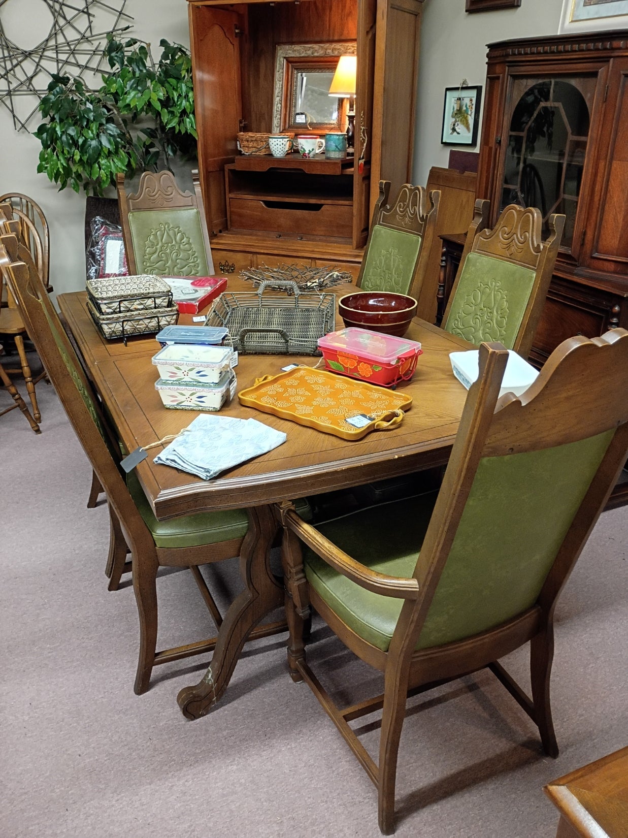 Vintage Table w/ 6 Chairs and 2 Leaves
