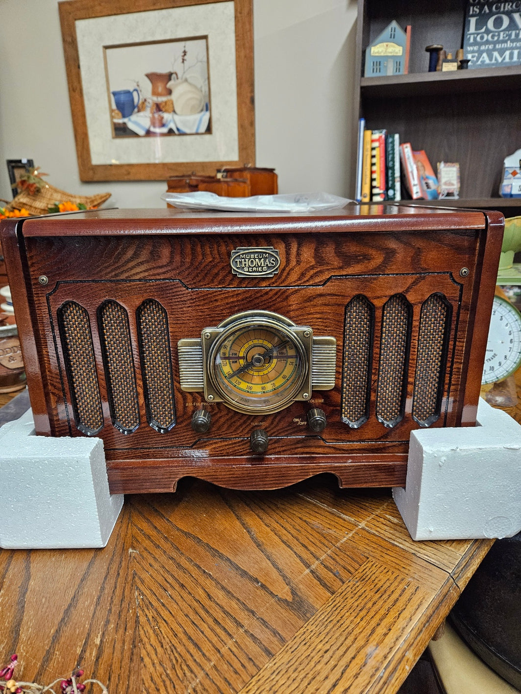 Thomas Turntable w/ Radio