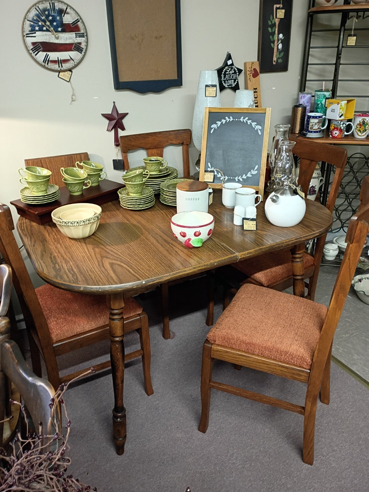 Table w/ 4 Chairs and 1 Leaf