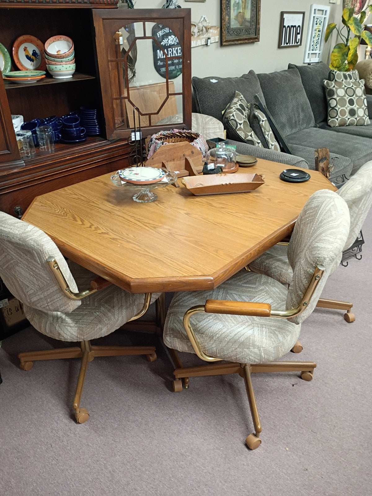 Table w/ 4 Chairs on Casters,1 Leaf