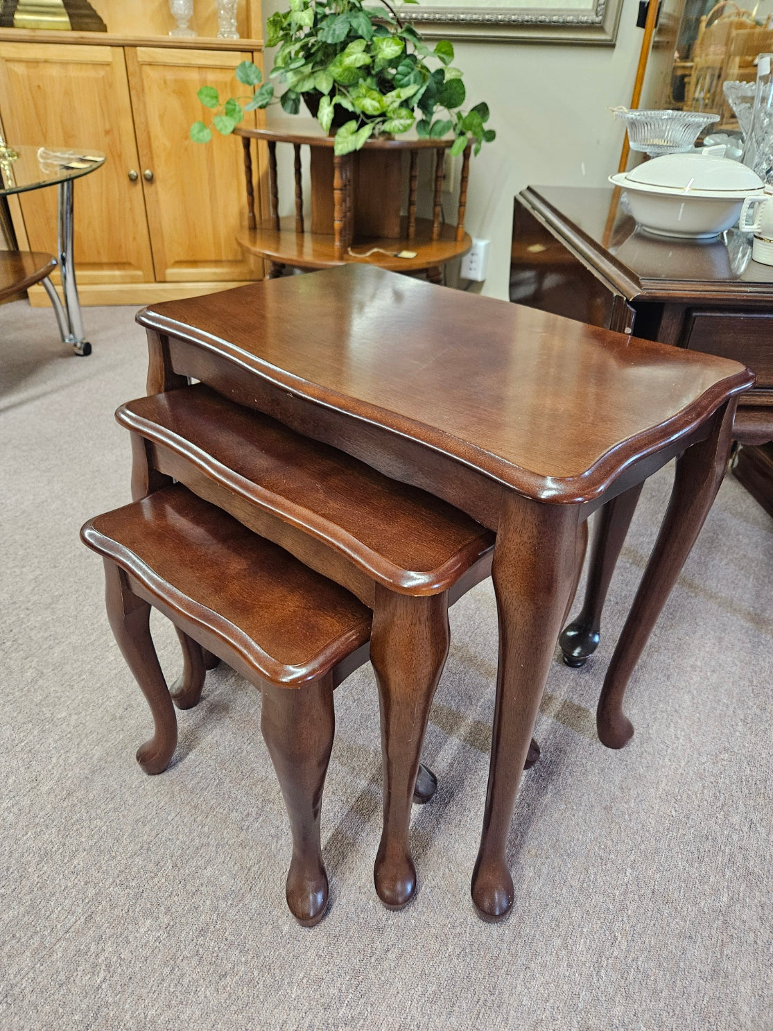 Set of 3 Queen Anne Nesting Tables