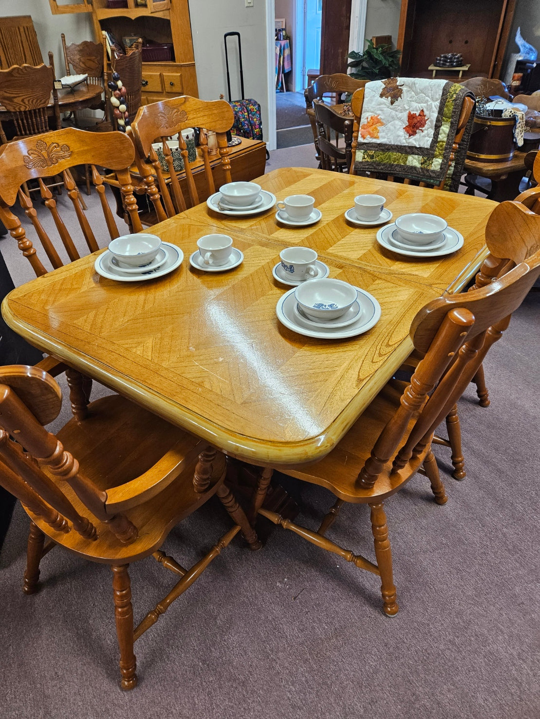 Kitchen Table w/ 6 Chairs, 1 Leaf