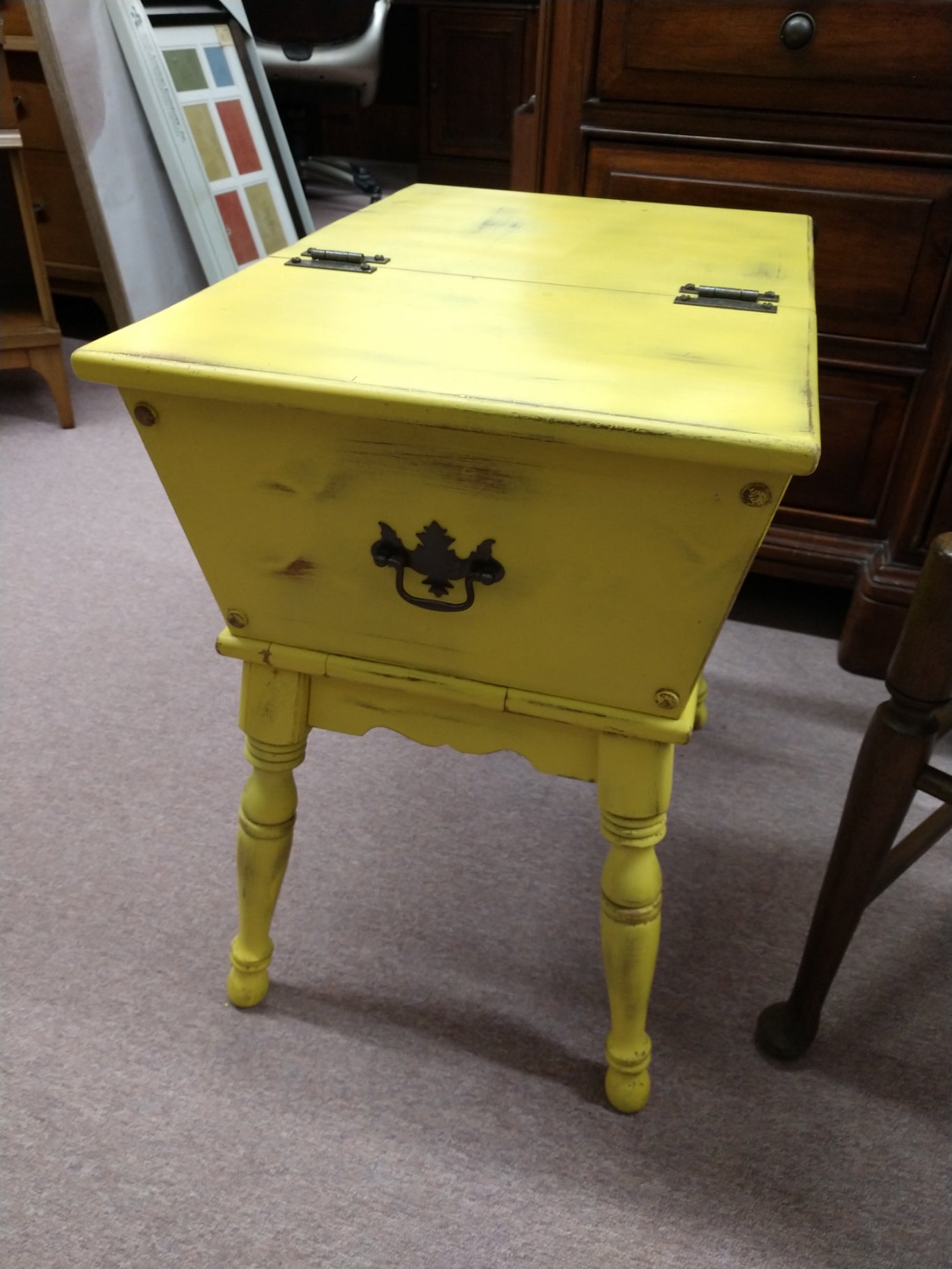 Primitive, Yellow Dough Box