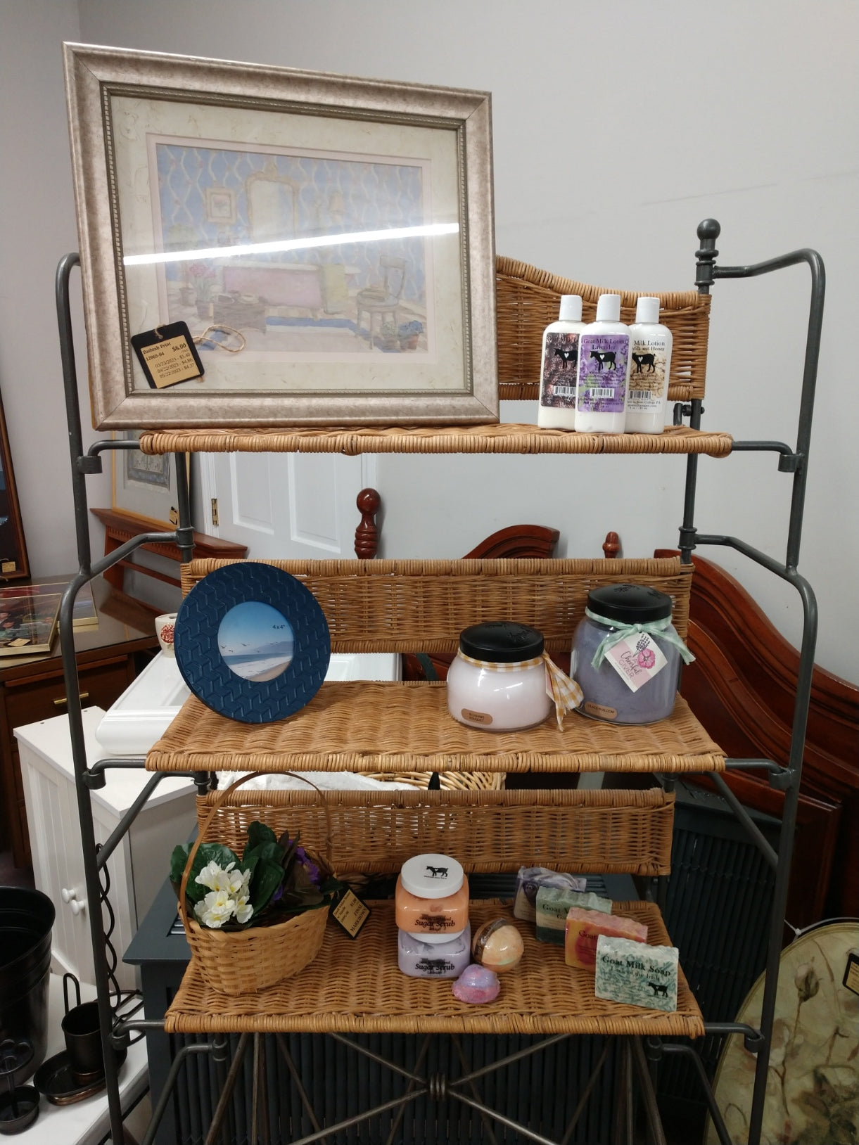 Folding, Wicker Bathroom Shelf