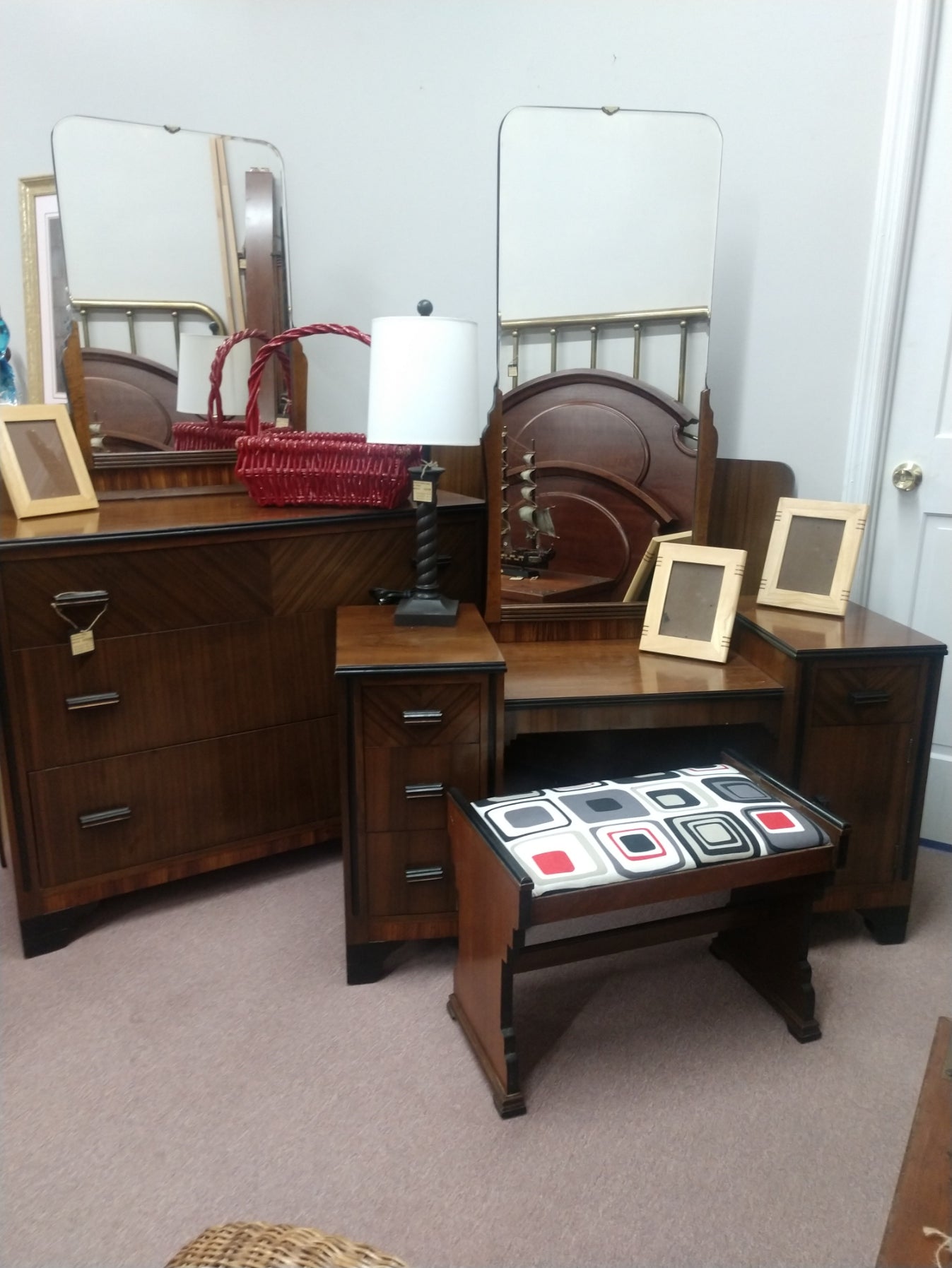 Art Decor Bedroom Set