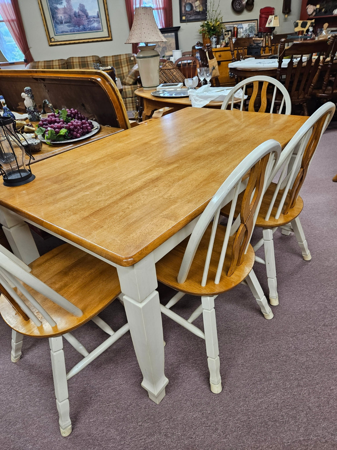 Table w/ Painted Legs and 4 Chiars