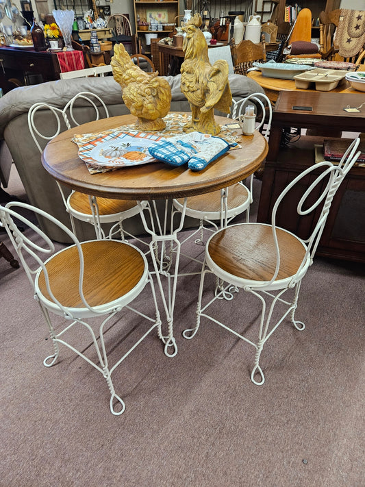 Parlor Table w/ 4 Chairs