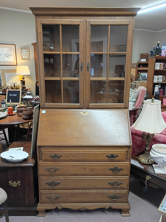 Maple Secretary Cabinet