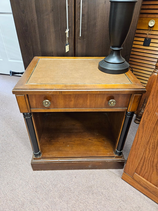 Single Nightstand w/ Drawer