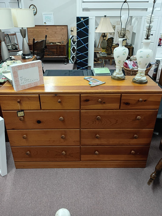 Pine, 10-Drawer Dresser