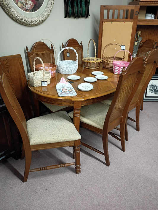 Dining Table w/ 6 Chairs and Leaf