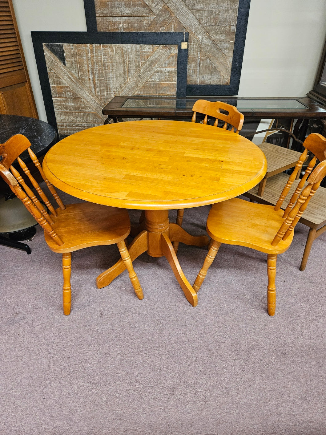 Round Table w/ 3 Chairs