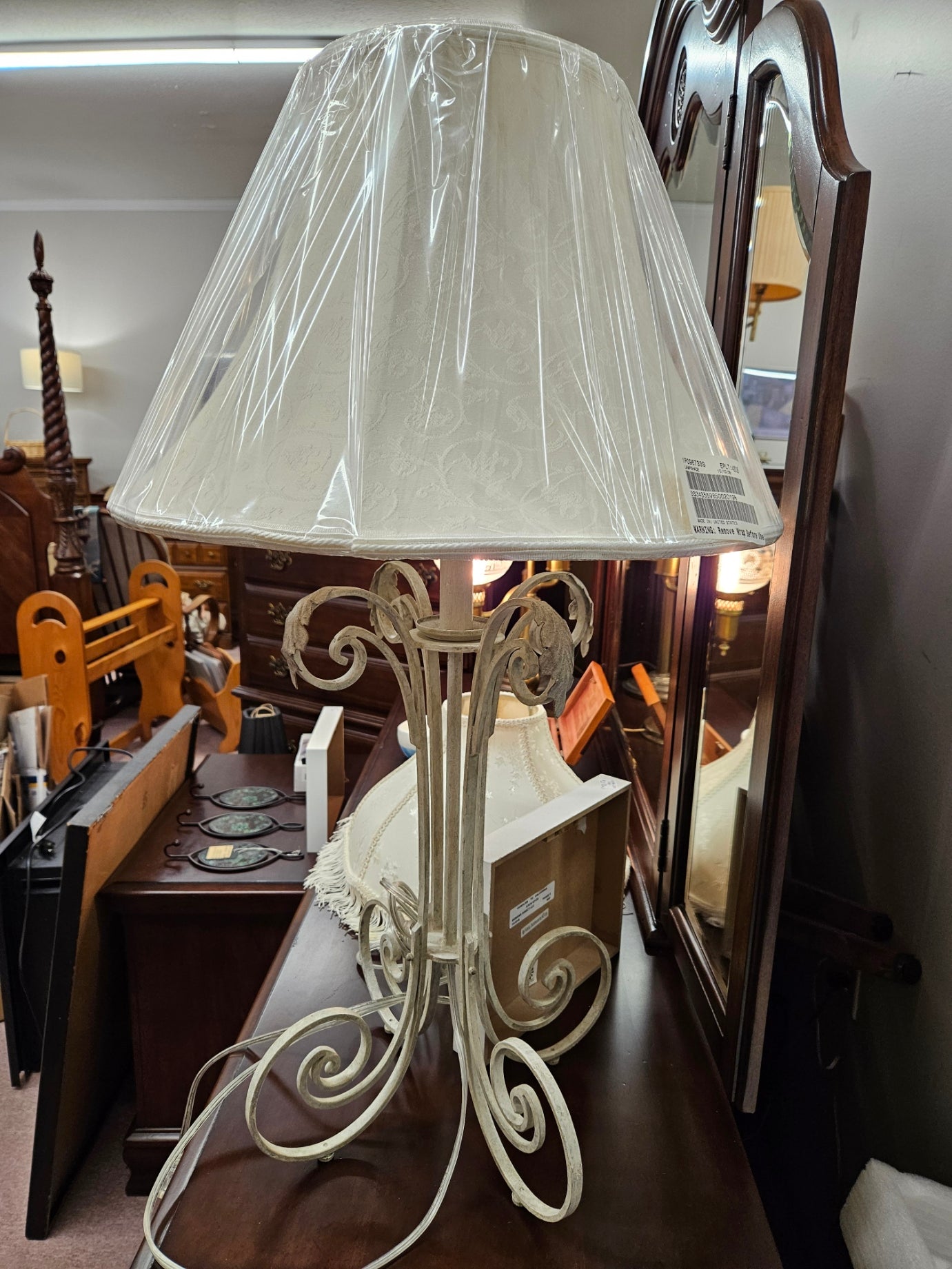 Cream, Metal Table Lamp w/ Shade