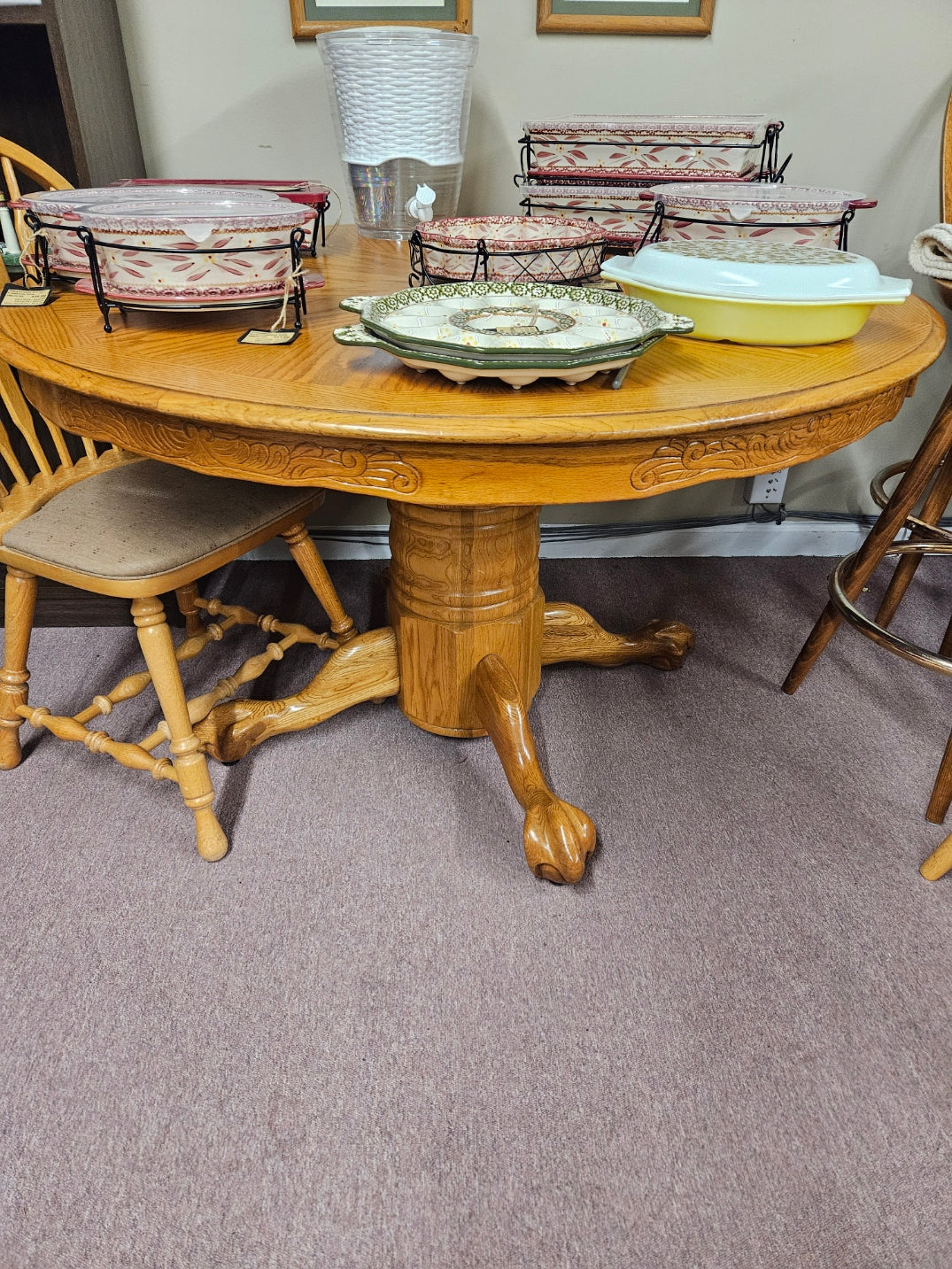 Consignment Table Oak Pedestal Table – New Leaf Consignment Plus