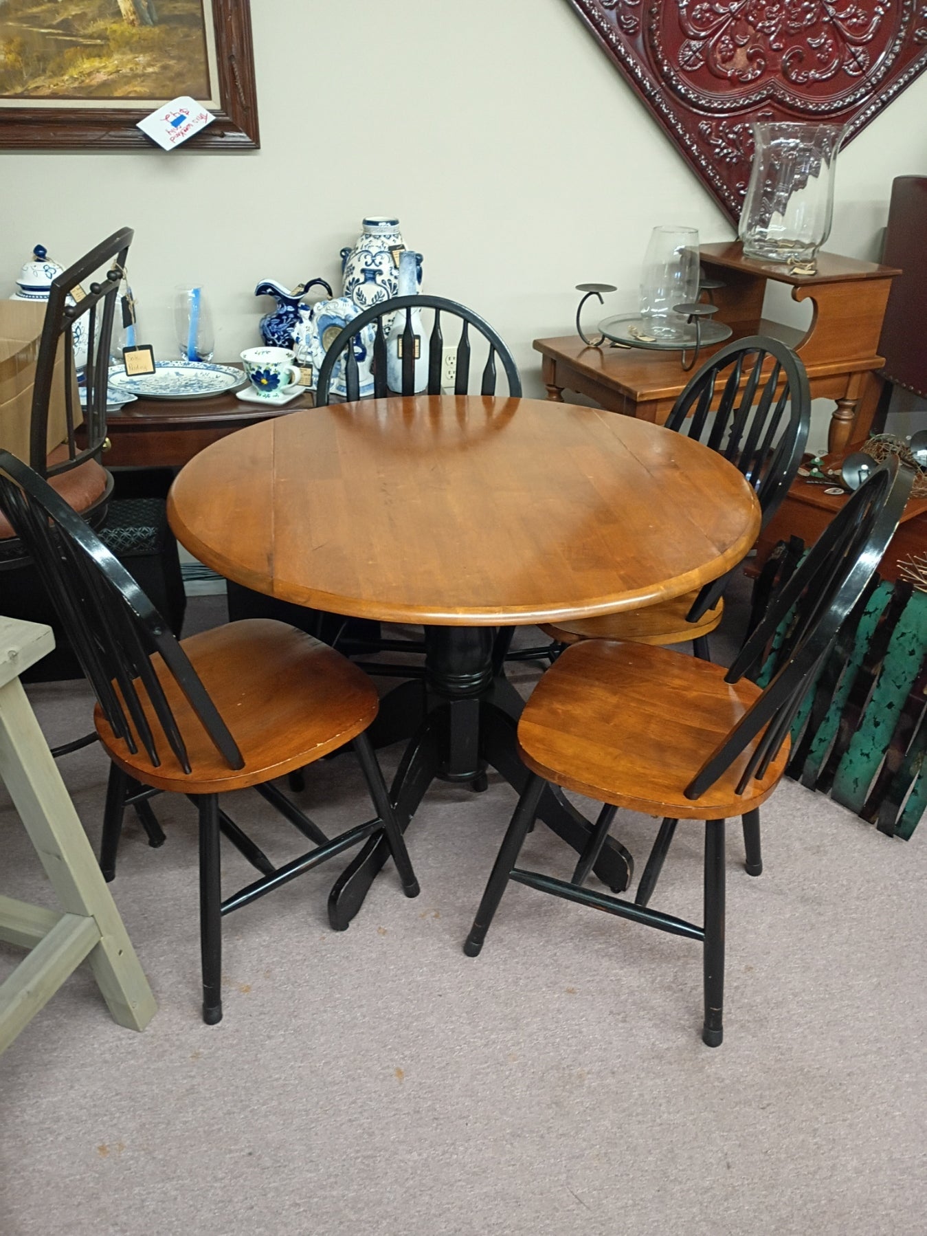 Round Kitchen Table w/ 4 Chairs