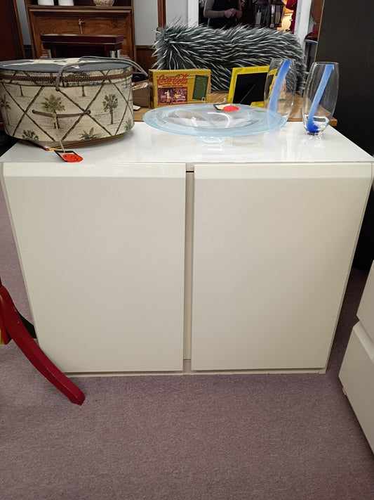 Lane, Laqered Cabinet