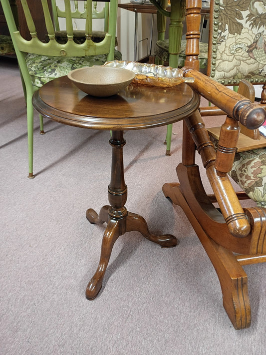 Ethan Allen, Round Side Table
