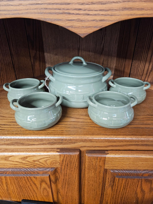 Longaberger Soup Tureen w/ 4 Bowls
