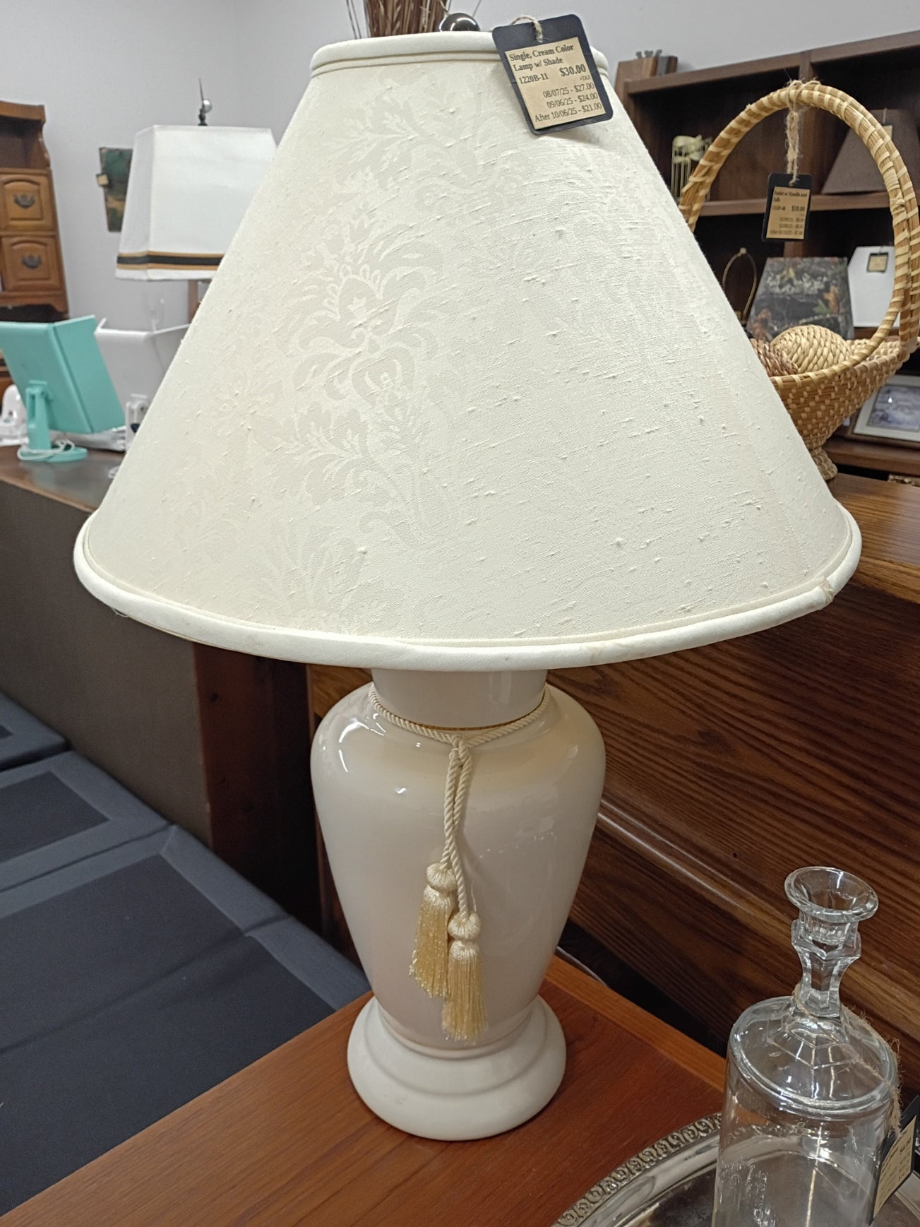 Cream Color, Ginger Jar Lamp w/ Shade
