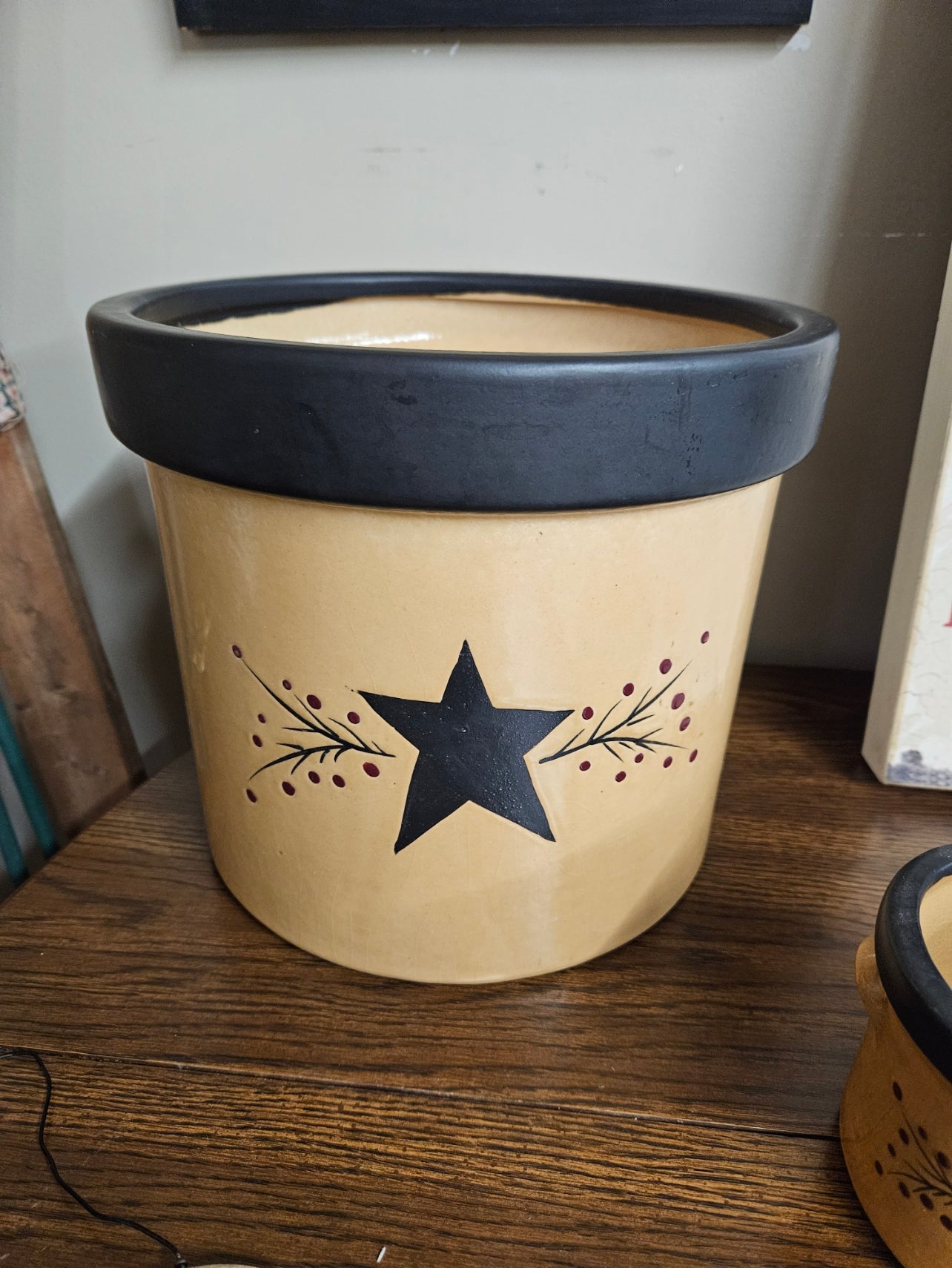 Large Crock w/ Star