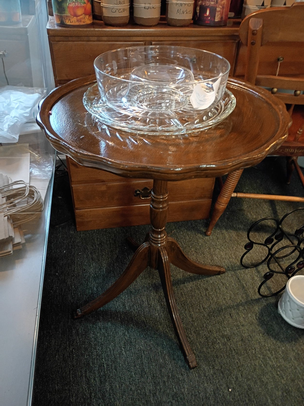 Pie Crust Table