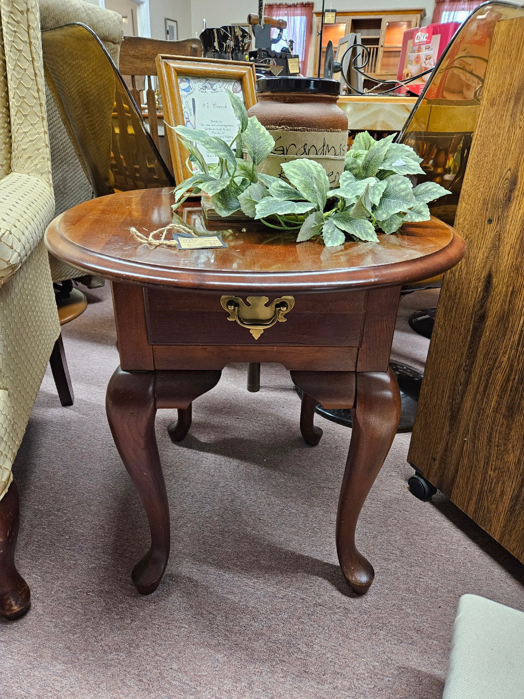 Broyhill, Queen Anne End Table