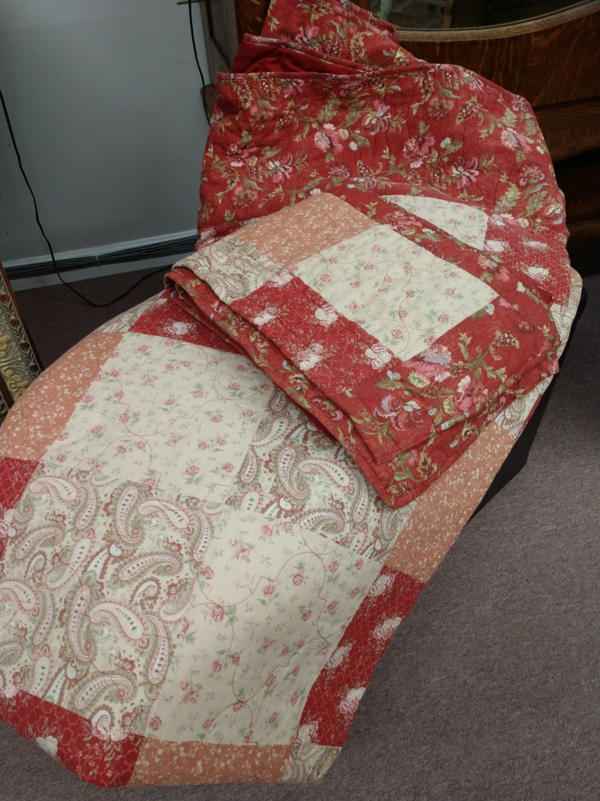 Twin Quilt w/ Matching Valances