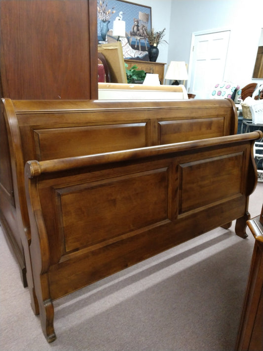 Ethan Allen Queen Size Sleigh Bed