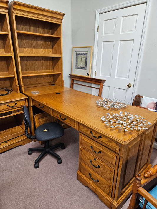 Oak Desk w/ Bookshelf